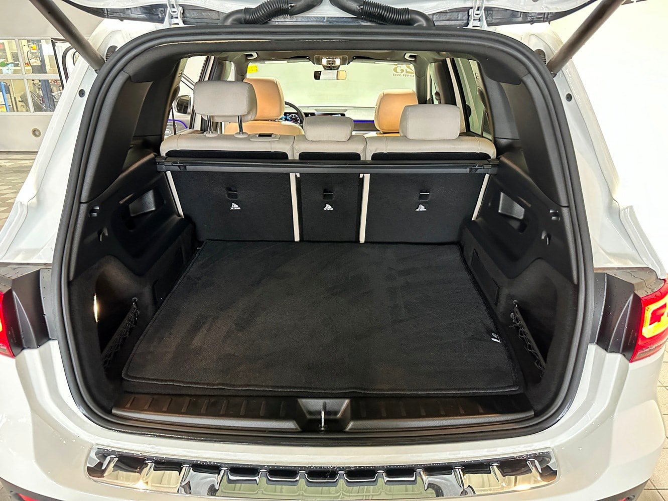 Certified 2023 Mercedes-Benz GLB 250 4MATIC image 33