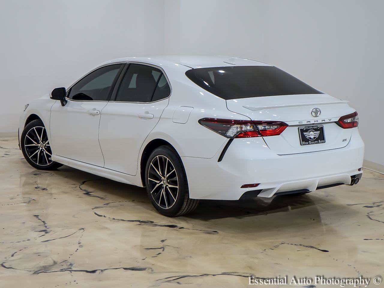 Used 2021 Toyota Camry SE FWD image 10