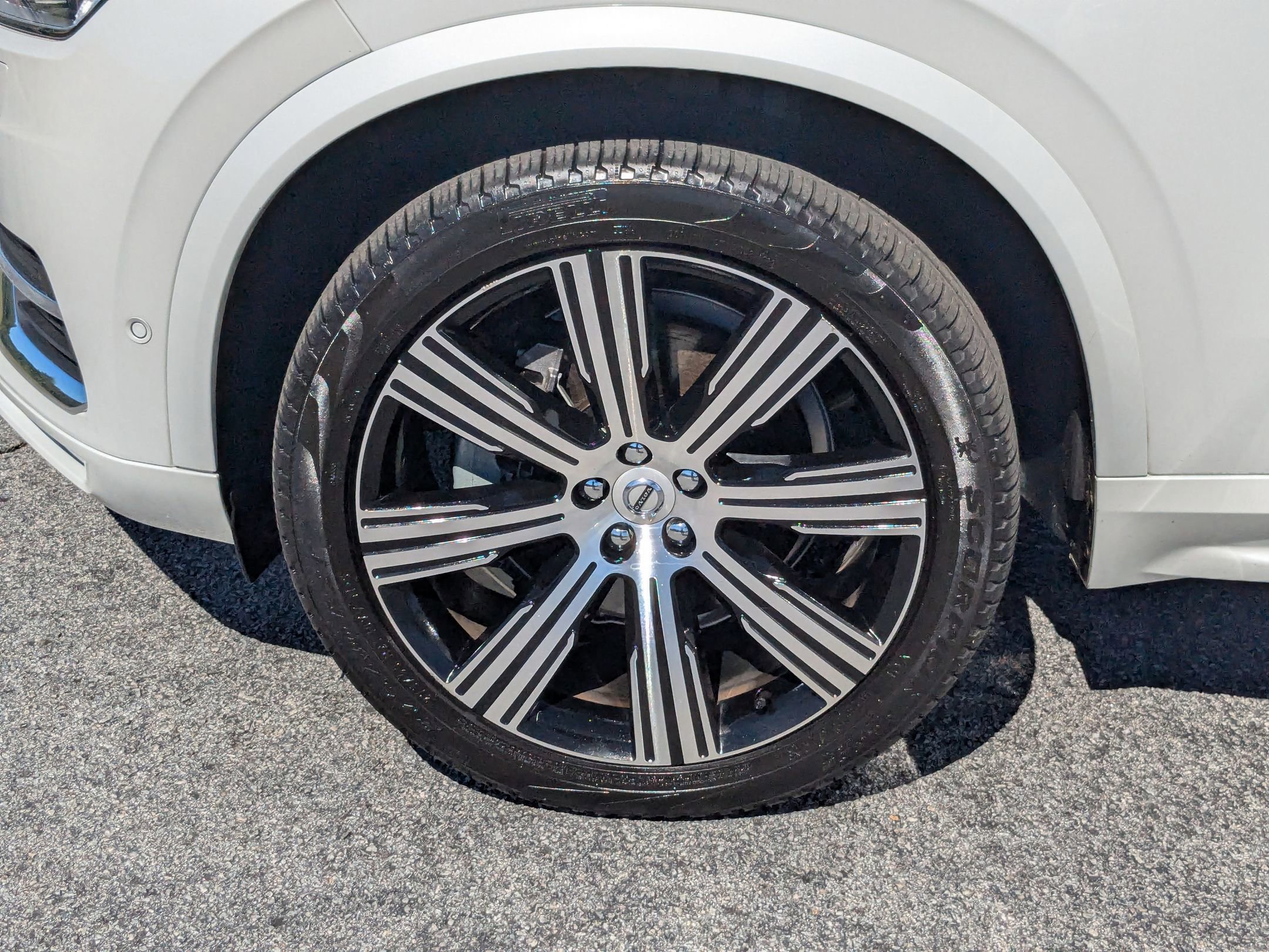 Used 2024 Volvo XC90 B6 Plus w/ Protection Package Premier image 10