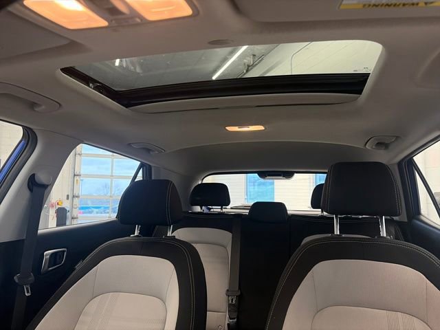 Used 2025 Hyundai Venue SEL image 55