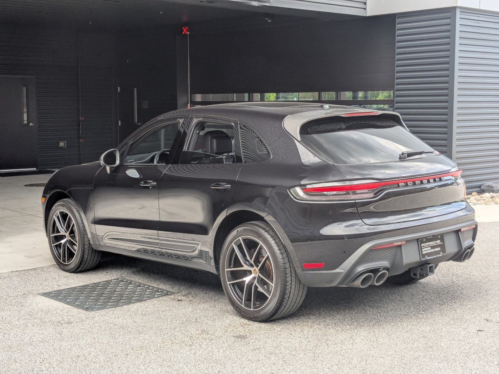 Certified 2023 Porsche Macan Turbo AWD/4WD image 3