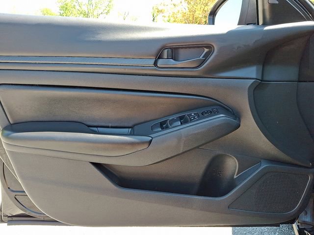 Used 2024 Nissan Altima 2.5 S FWD image 12