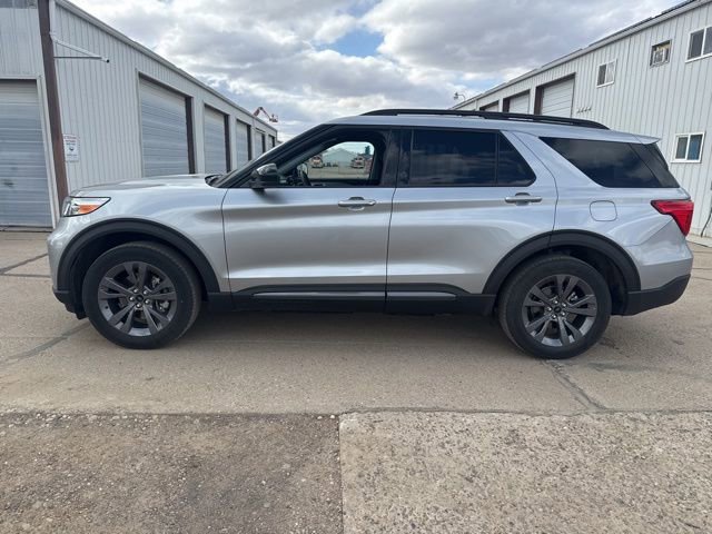Used 2023 Ford Explorer XLT w/ Equipment Group 202A AWD/4WD image 4