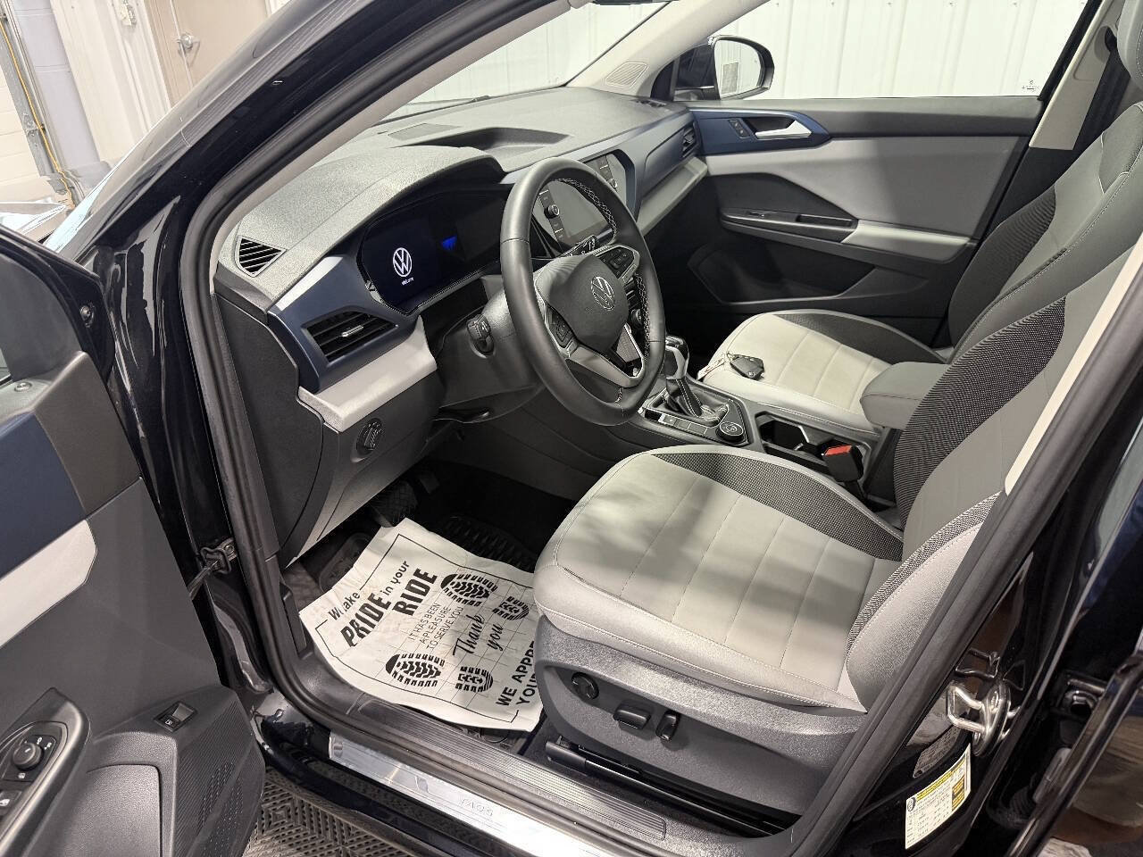 Used 2023 Volkswagen Taos SE w/ Panoramic Sunroof Package AWD/4WD image 4