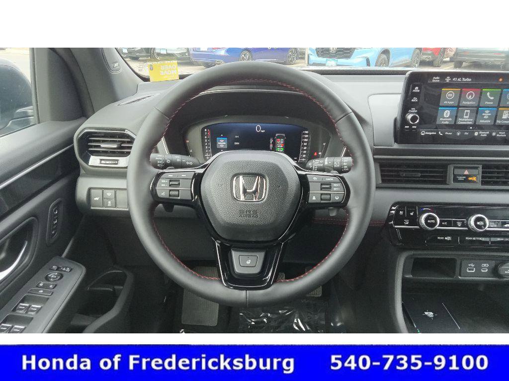 Certified 2025 Honda Pilot Black Edition image 16