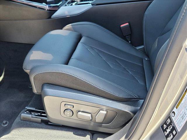 Used 2025 BMW X3 xDrive30i w/ Premium Package image 4