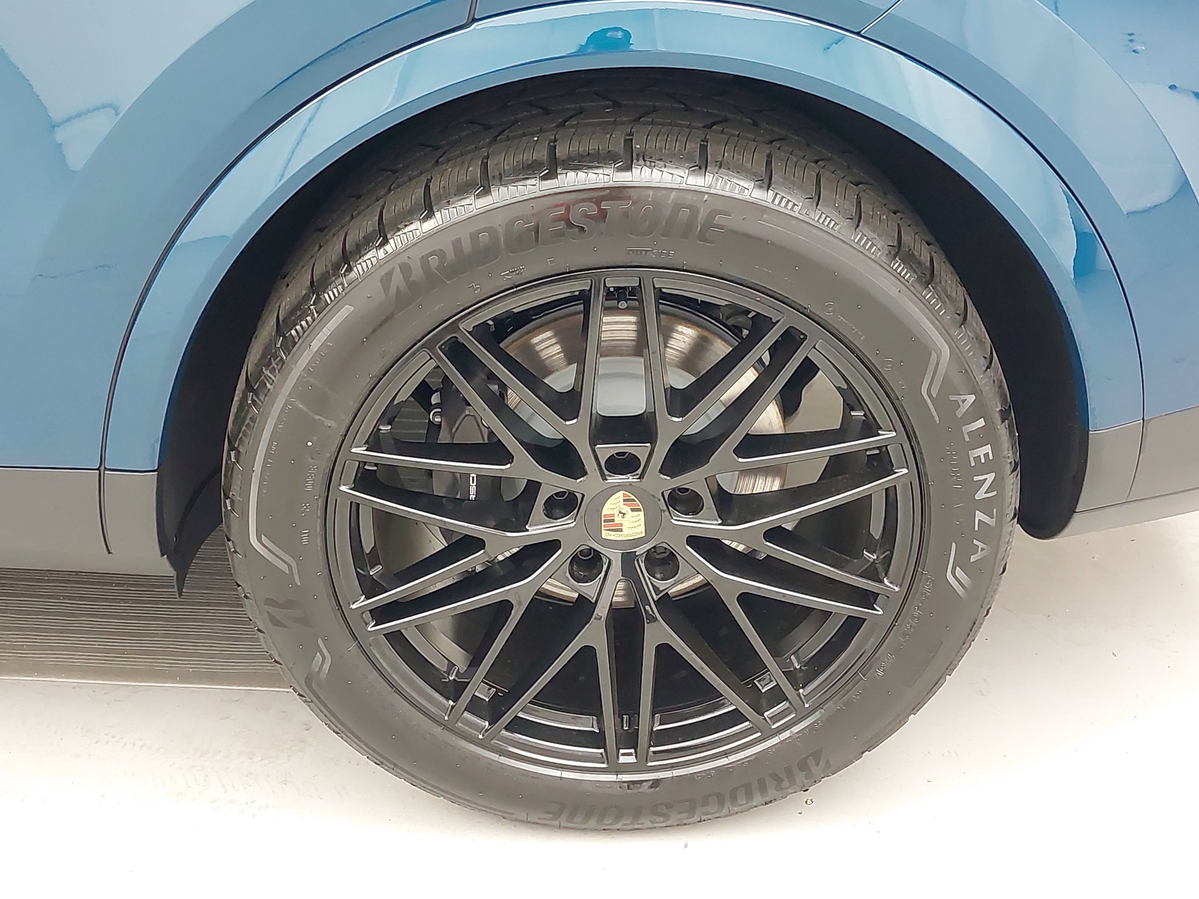 New 2025 Porsche Cayenne Coupe image 36