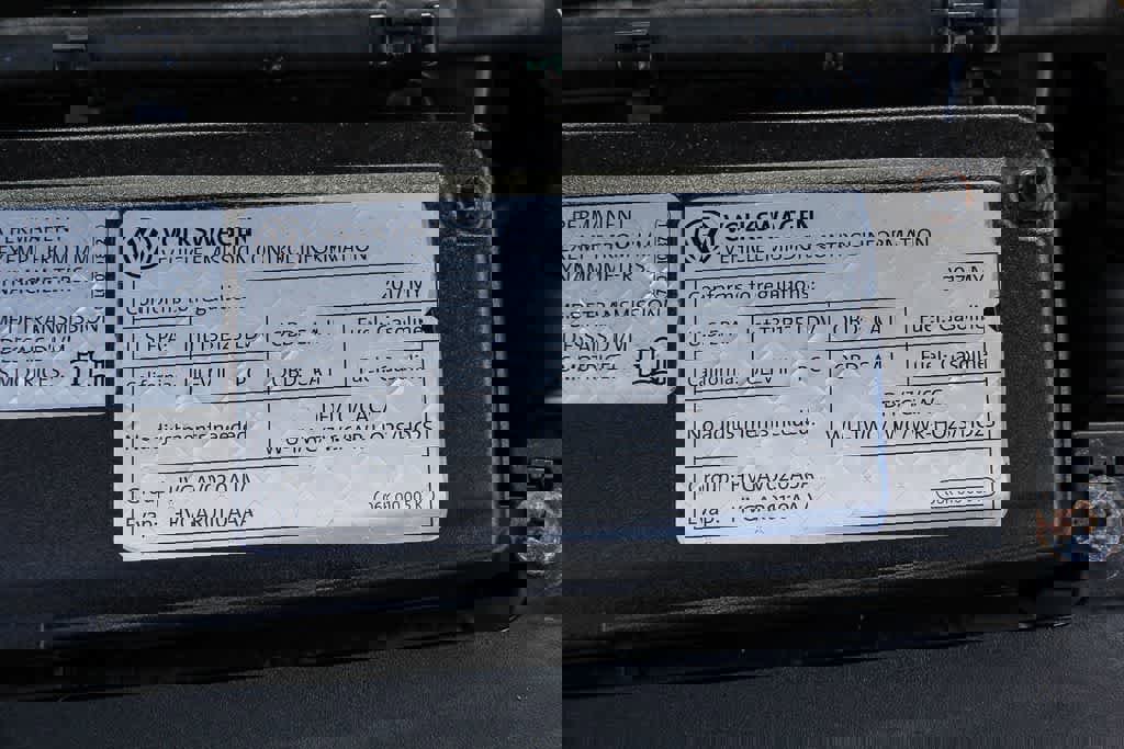 Used 2017 Volkswagen Golf R 4-Door image 27