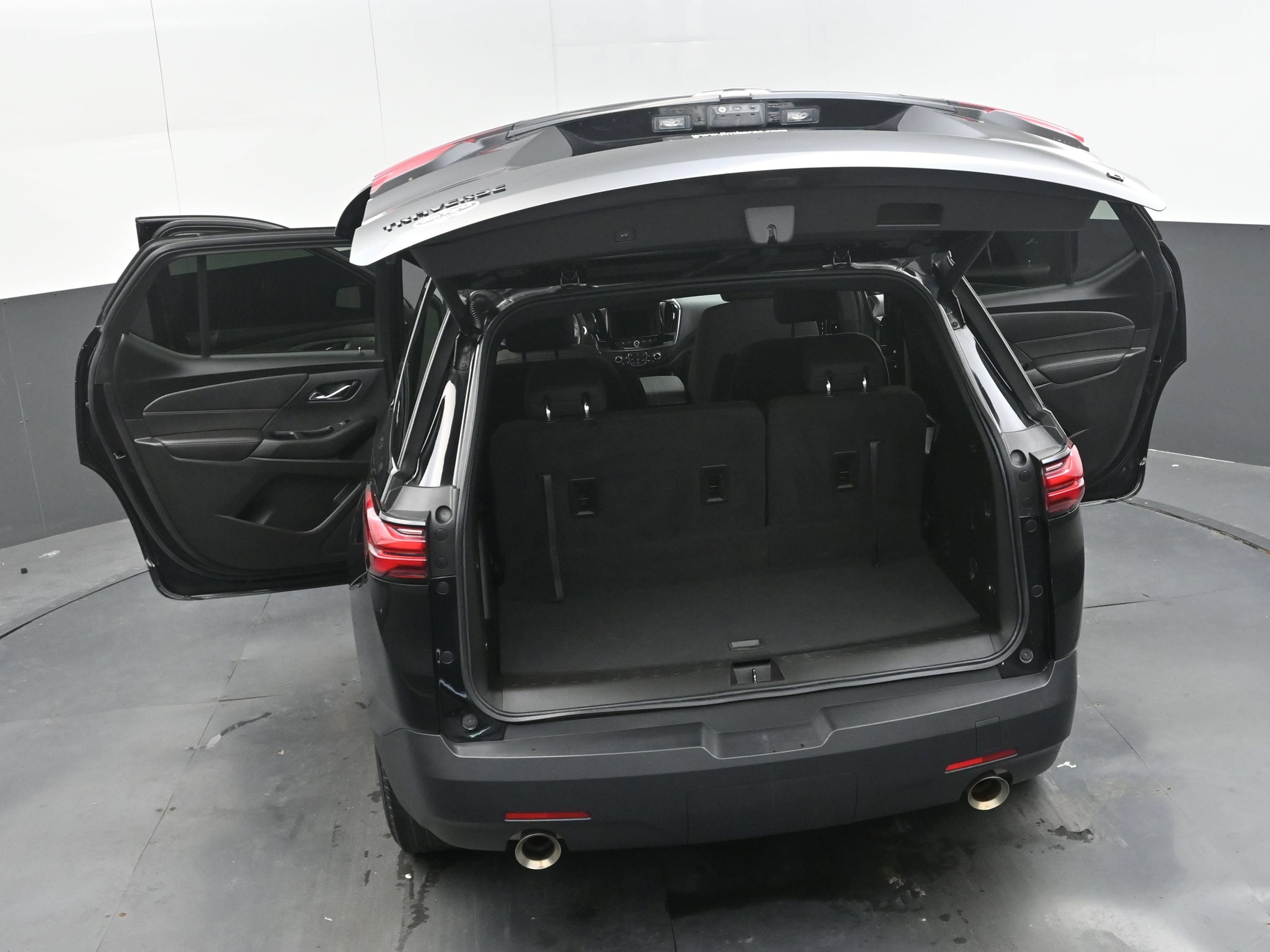 Used 2023 Chevrolet Traverse LT FWD image 50