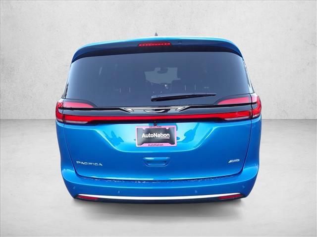 New 2027 Chrysler Pacifica Select AWD/4WD image 3