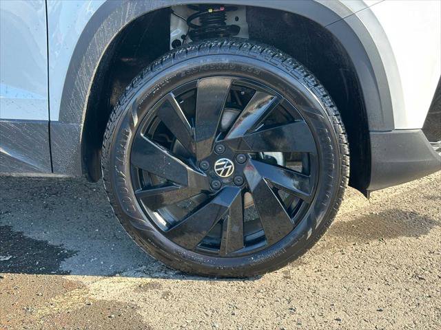 Used 2024 Volkswagen Taos SEL AWD/4WD image 9