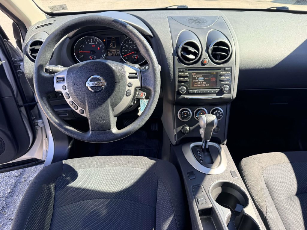 Used 2015 Nissan Rogue S w/ Convenience Package FWD image 2