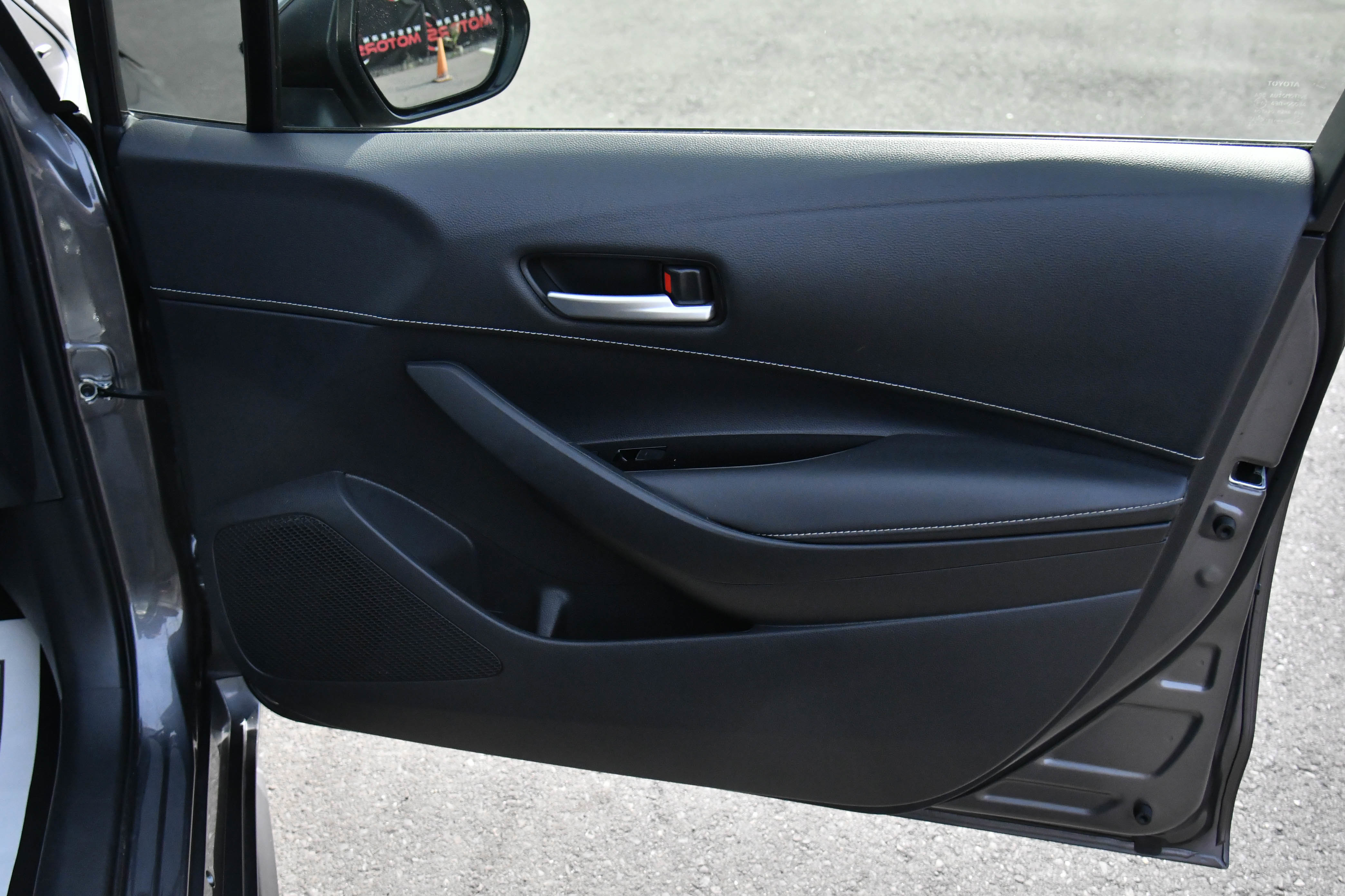 Used 2024 Toyota Corolla SE w/ SE Package image 44