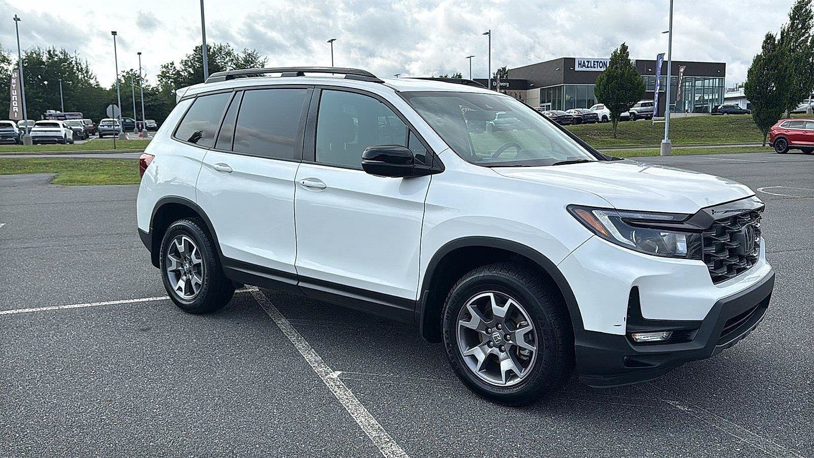 Used 2023 Honda Passport TrailSport image 2