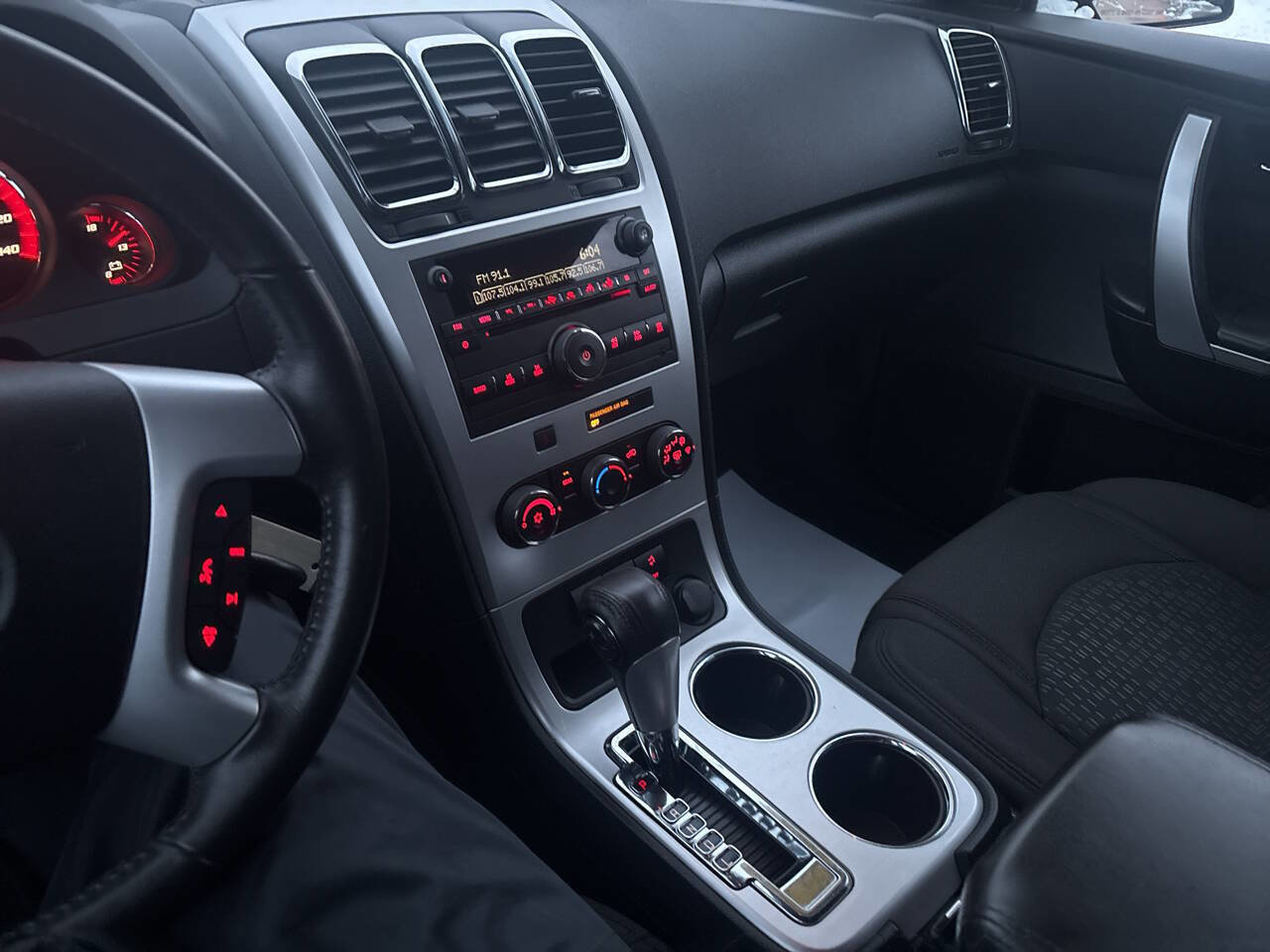 Used 2011 GMC Acadia SLE image 26