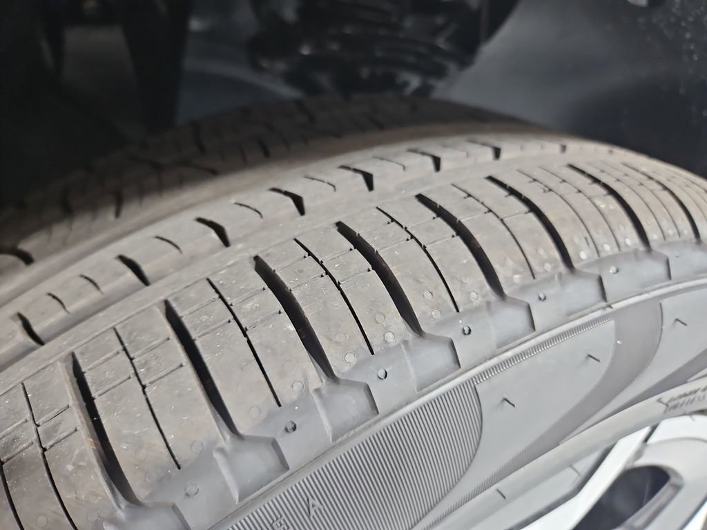 New 2026 Volkswagen Tiguan SE image 26