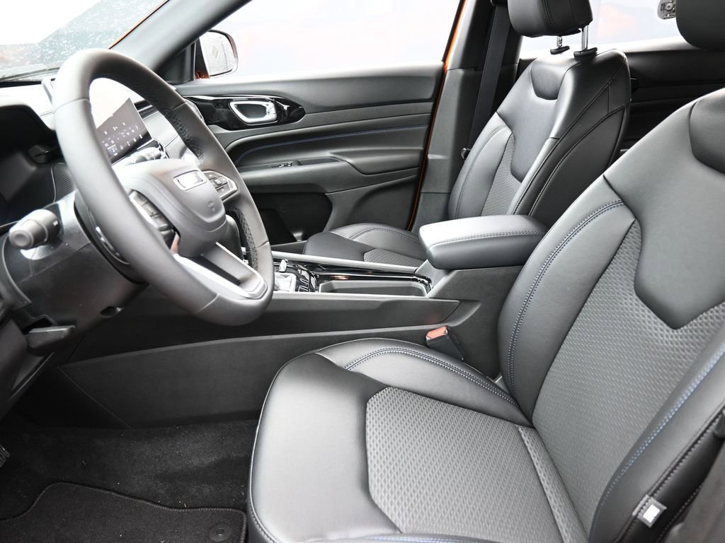 New 2026 Jeep Compass Latitude image 10