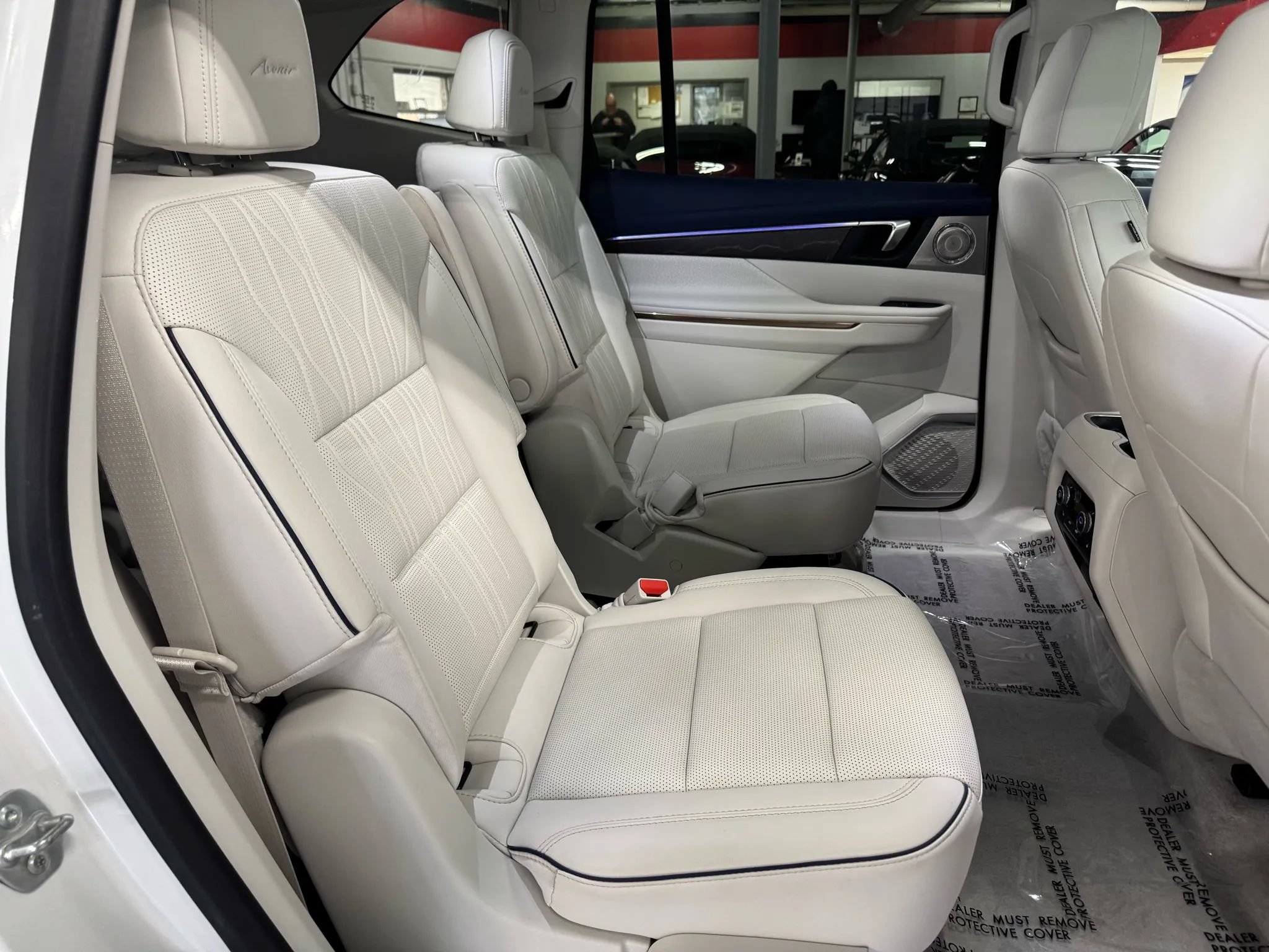Used 2025 Buick Enclave Avenir w/ LPO, Floor Liner Package FWD image 29