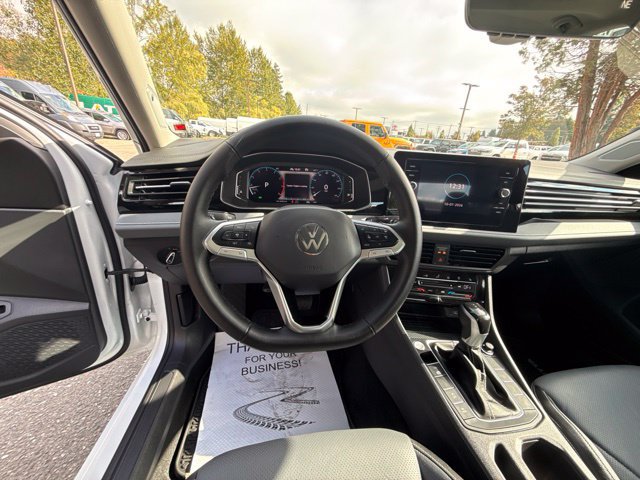 Used 2025 Volkswagen Jetta SEL FWD image 17