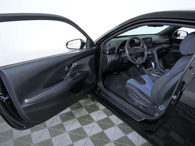 Used 2020 Hyundai Veloster 2.0 FWD image 17