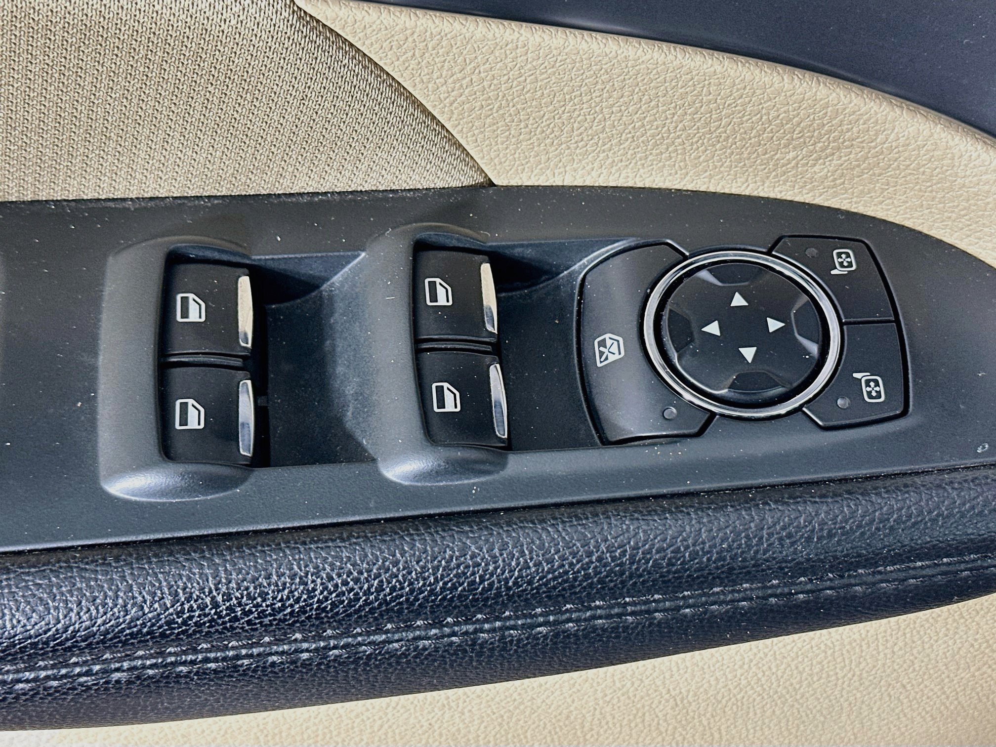 Used 2017 Ford Explorer FWD image 15