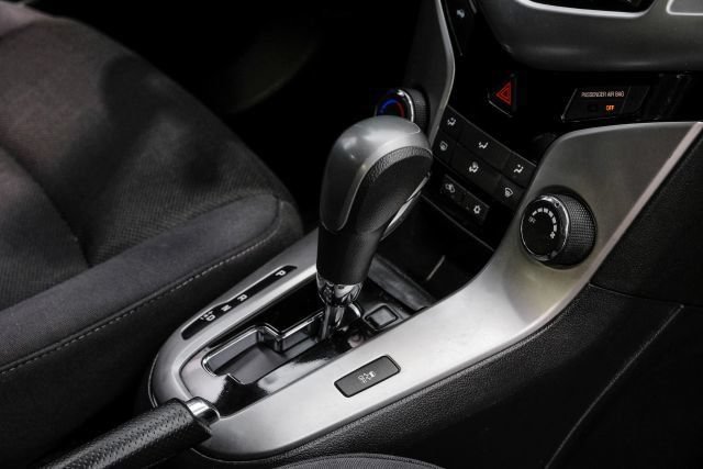 Used 2015 Chevrolet Cruze LT FWD image 23