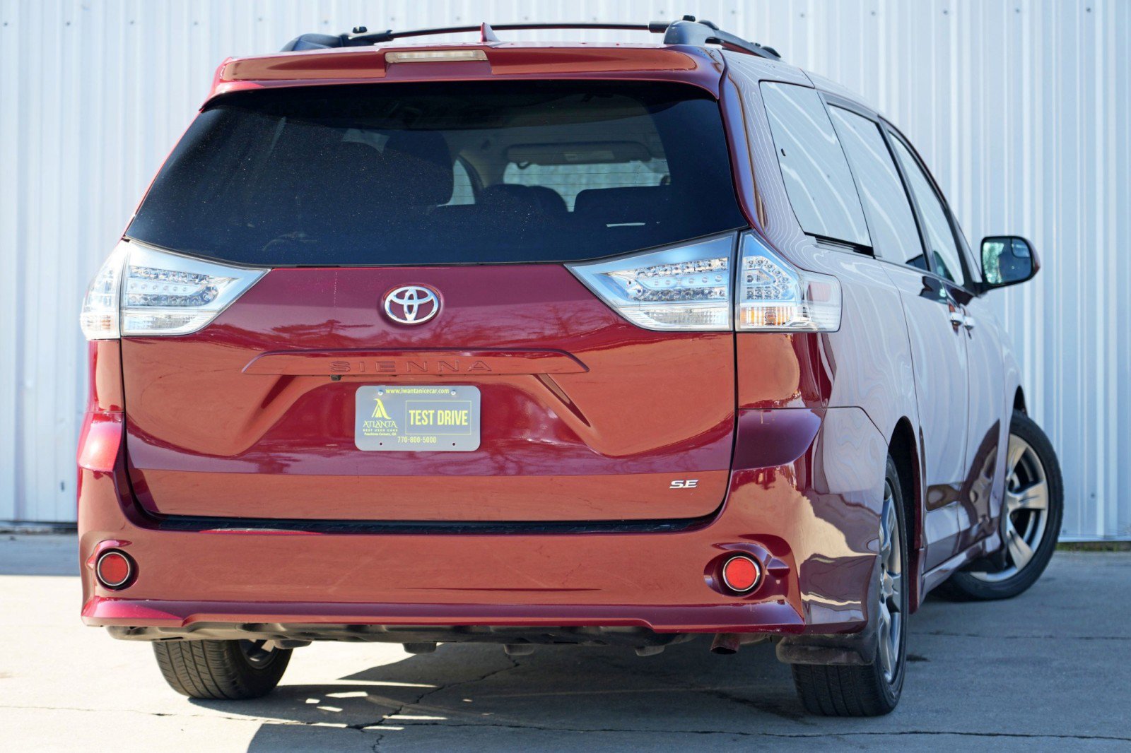 Used 2019 Toyota Sienna SE w/ Carpet Mat Package FWD image 4