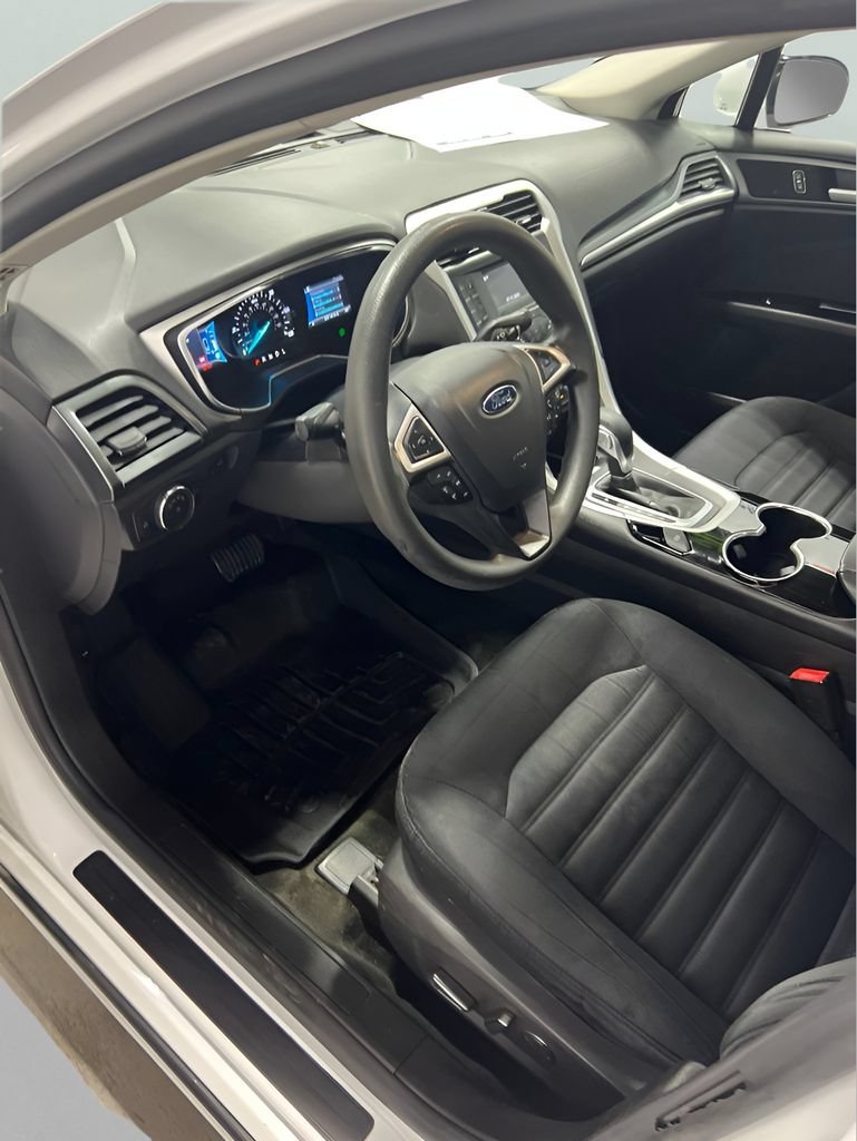 Used 2015 Ford Fusion SE FWD image 9