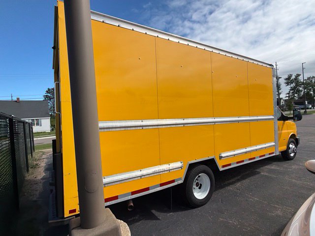 Used 2021 GMC Savana 3500 Extended w/ Power Convenience Package RWD image 9