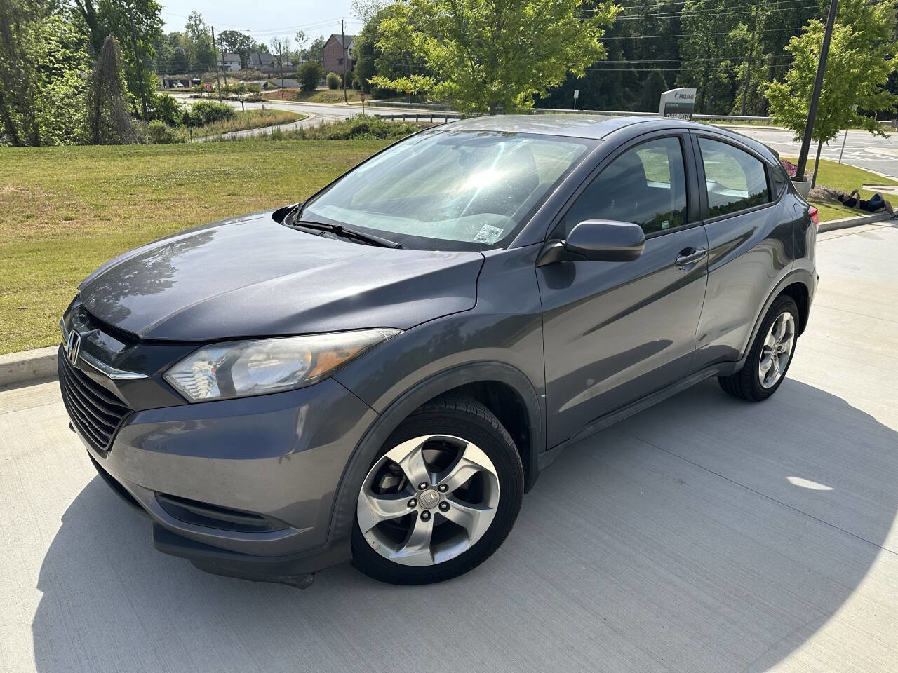 Used 2017 Honda HR-V LX image 2