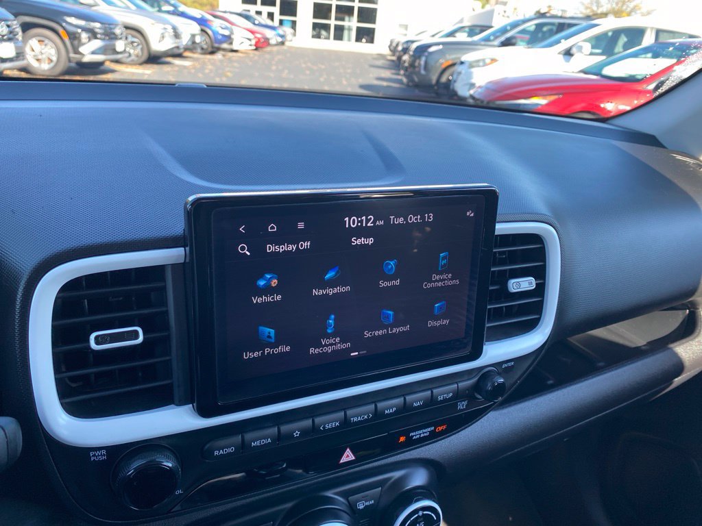 Certified 2024 Hyundai Venue Limited FWD image 17