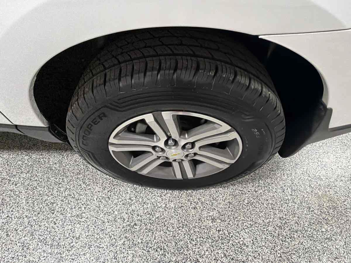 Used 2017 Chevrolet Traverse LT FWD image 35