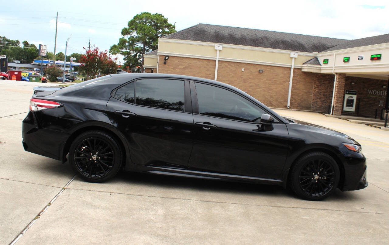 Used 2020 Toyota Camry SE FWD image 2