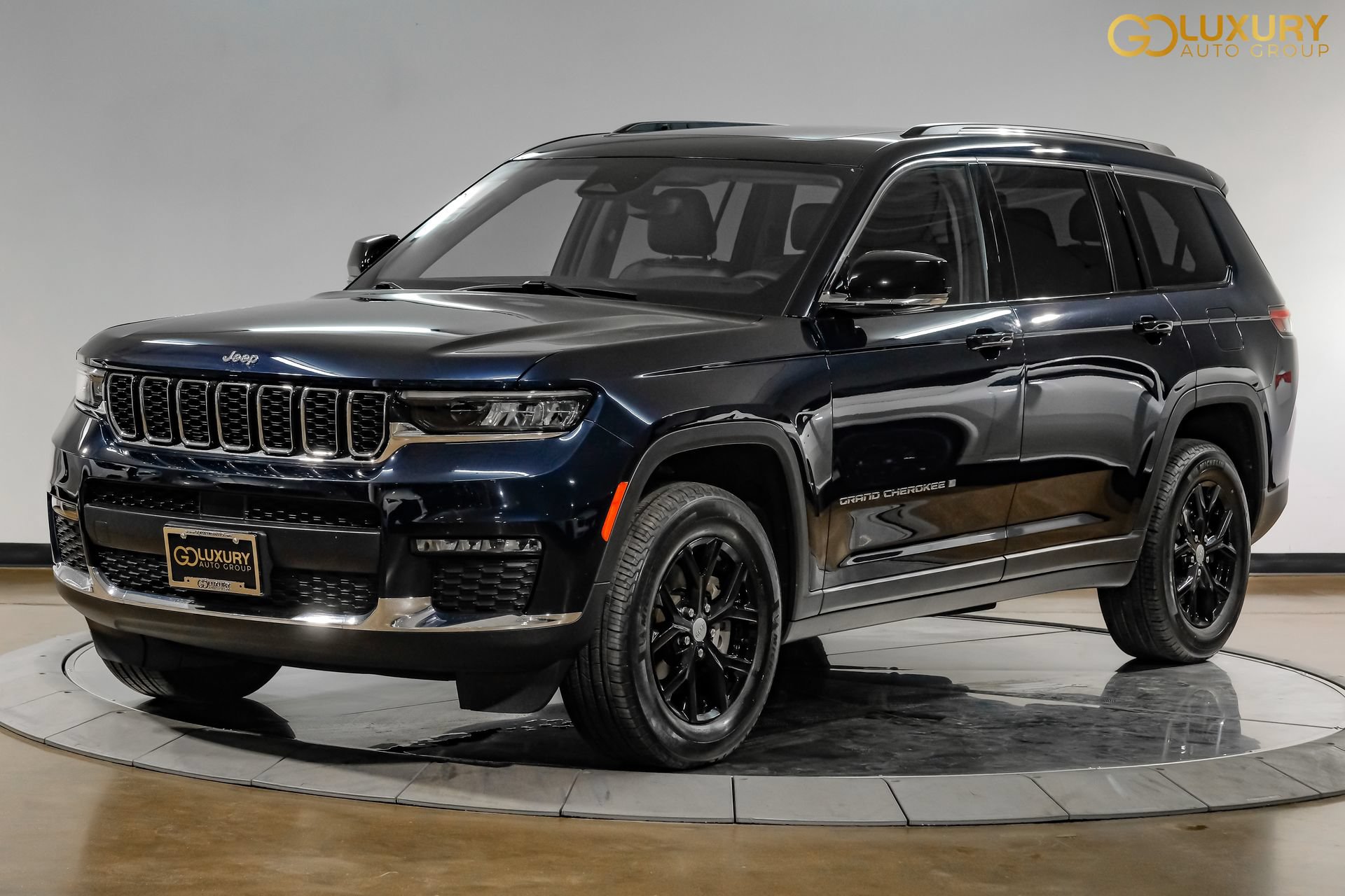 Used 2023 Jeep Grand Cherokee L Limited AWD/4WD image 8