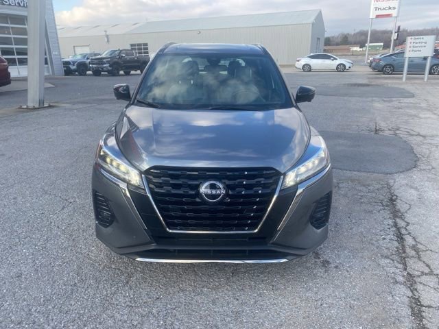 Used 2024 Nissan Kicks SR w/ SR Premium Package FWD image 9
