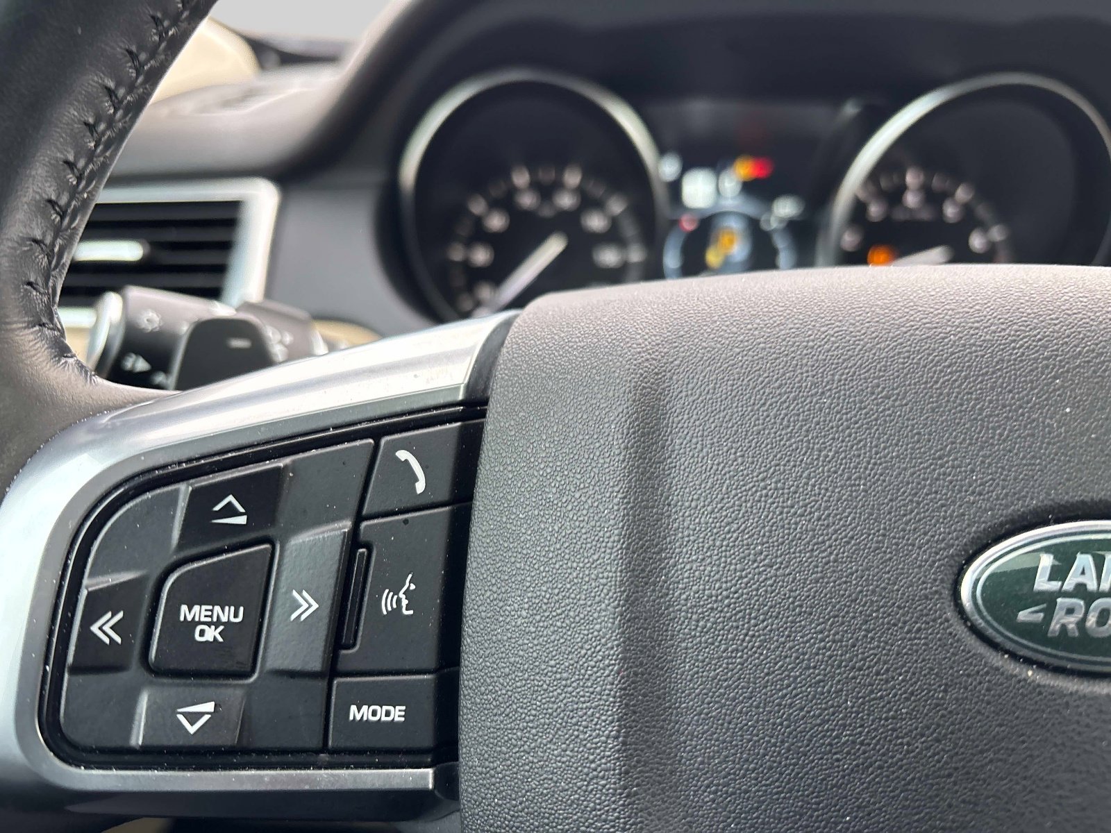 Used 2019 Land Rover Discovery Sport HSE image 25