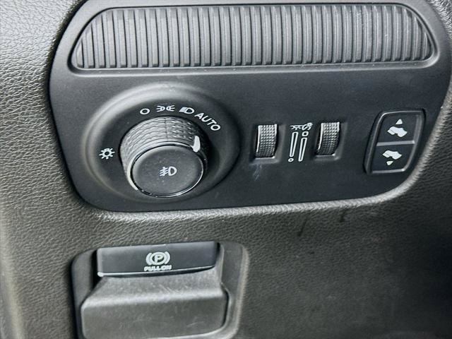 Used 2023 Jeep Wagoneer L Series II AWD/4WD image 8