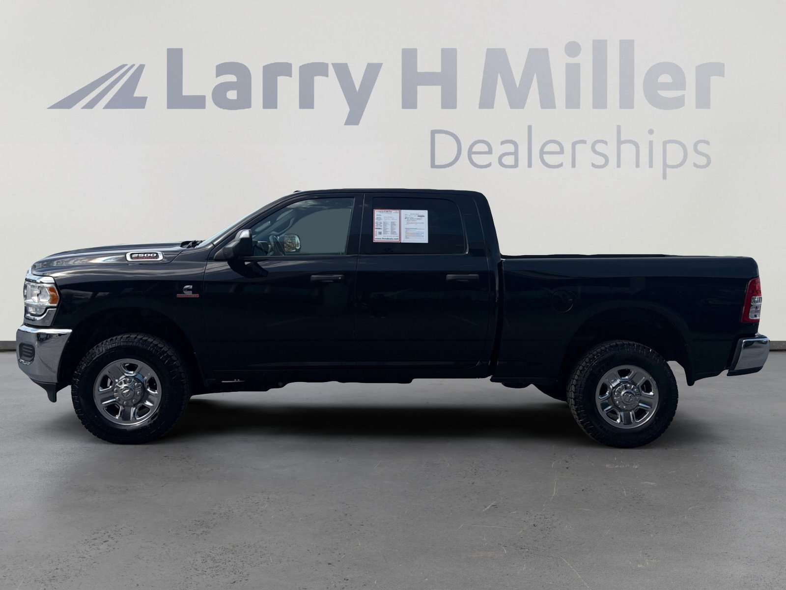 Used 2022 RAM 2500 Big Horn w/ Cold Weather Group image 2