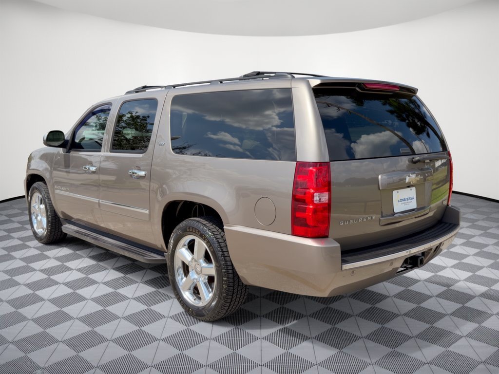 Used 2011 Chevrolet Suburban LTZ RWD image 3