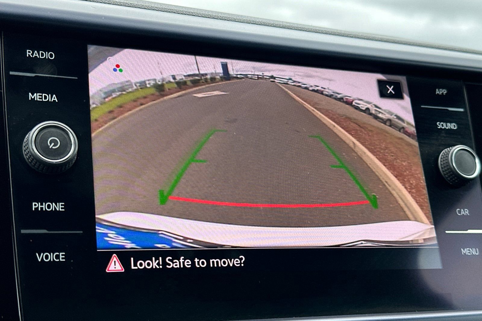 Used 2022 Volkswagen Taos SE image 21