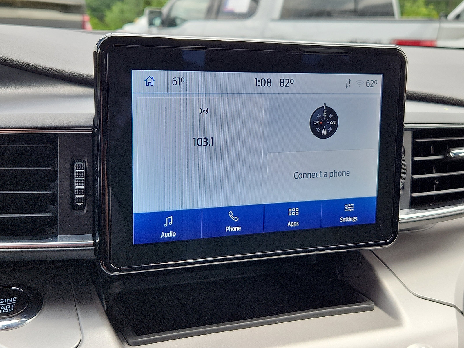 Used 2022 Ford Explorer XLT w/ Equipment Group 202A AWD/4WD image 17