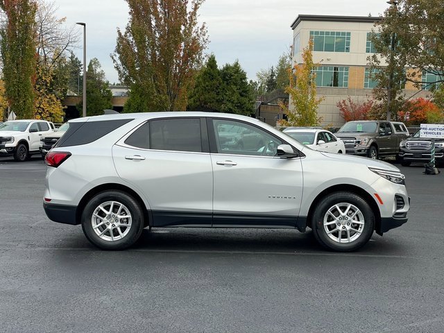 Used 2022 Chevrolet Equinox LT image 2