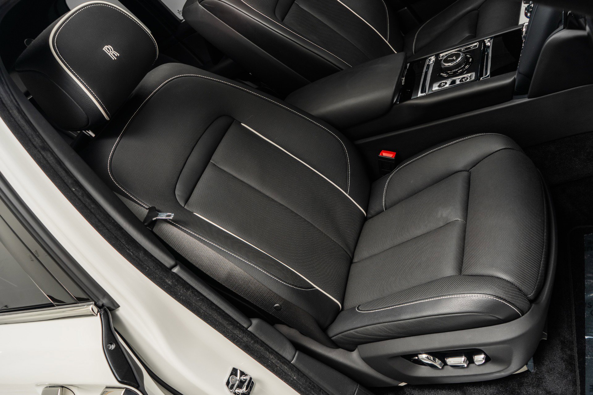 Used 2020 Rolls-Royce Cullinan image 25