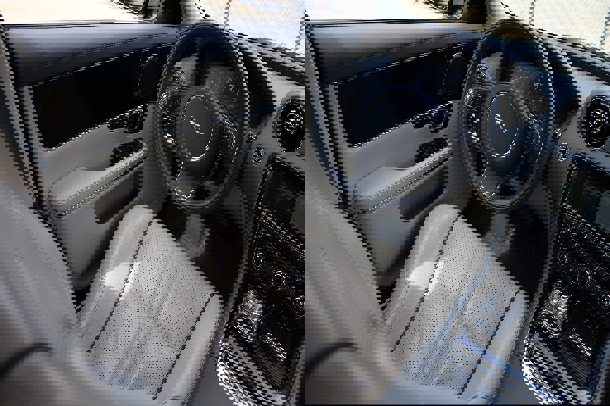 Used 2019 Jaguar XJ R-Sport image 25