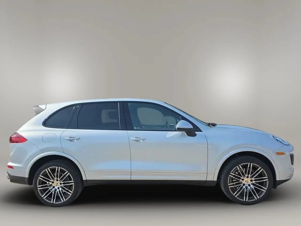 Used 2017 Porsche Cayenne AWD/4WD image 9