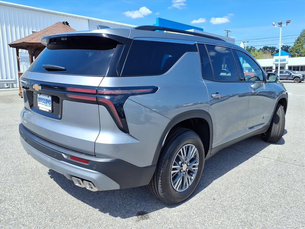 New 2026 Chevrolet Traverse LT w/ Driver Confidence Package AWD/4WD image 4