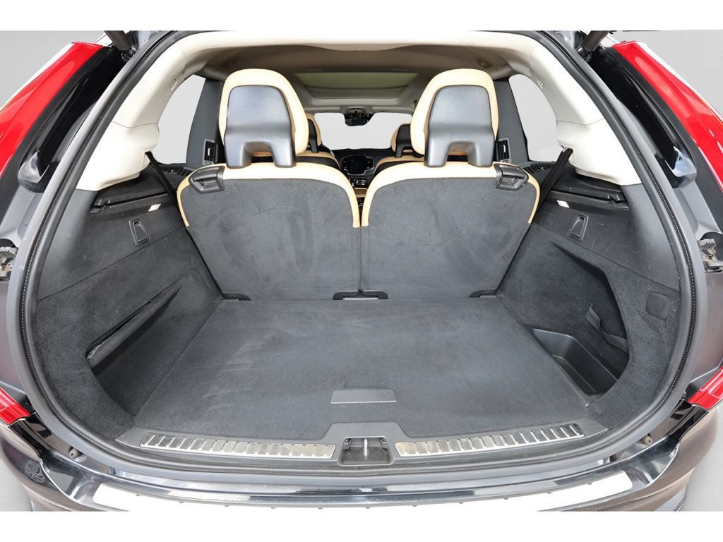 Used 2016 Volvo XC90 T6 Momentum w/ Momentum Plus Package AWD/4WD image 19