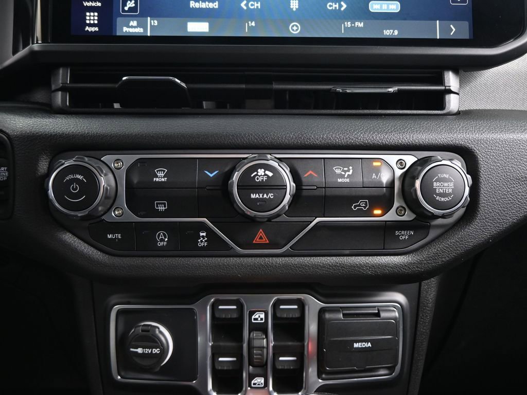 Used 2025 Jeep Wrangler Sport image 30