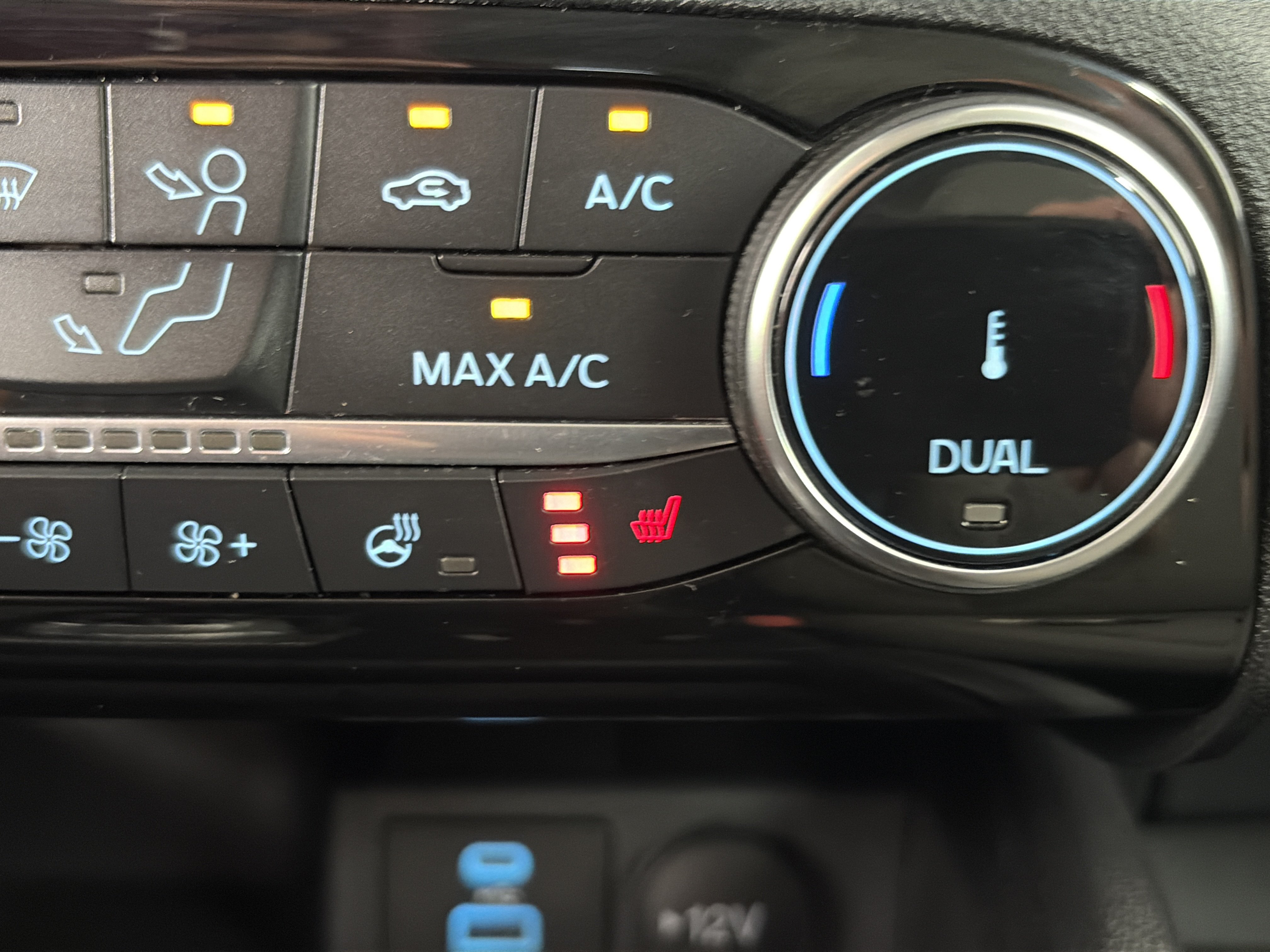 Used 2022 Ford Escape SE w/ SE Sport Appearance Package AWD/4WD image 24