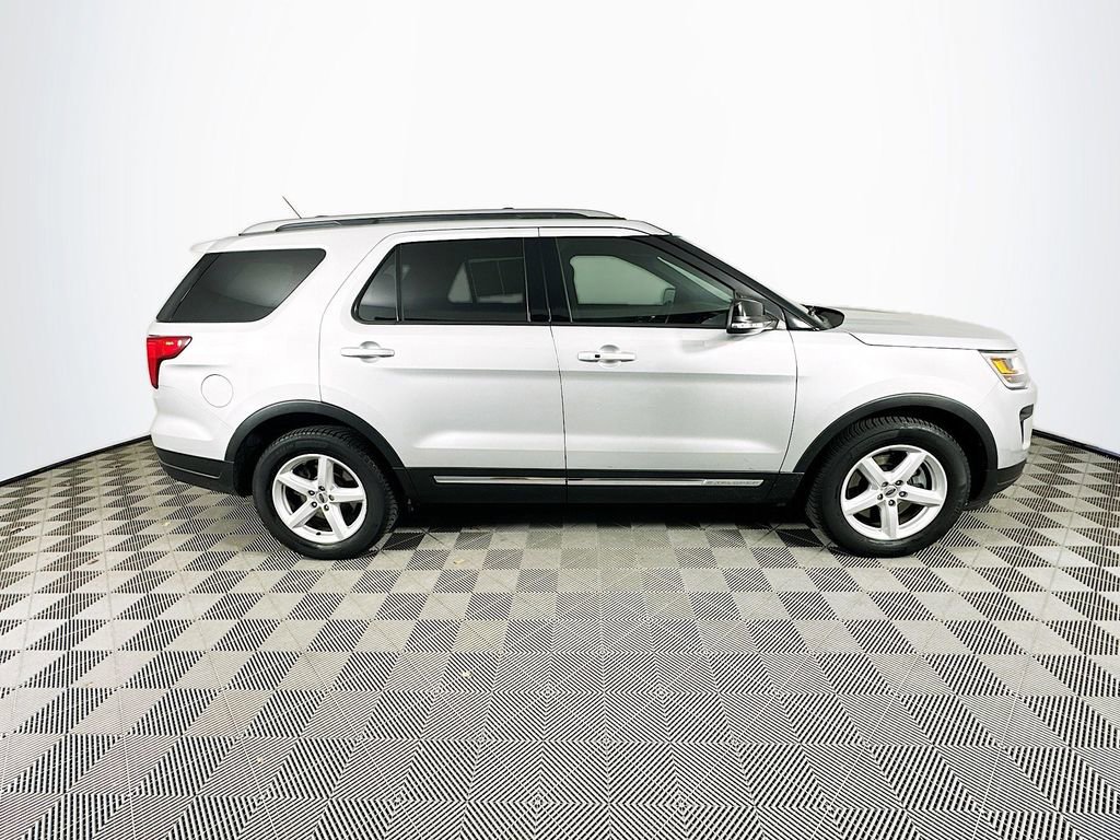 Used 2018 Ford Explorer XLT w/ Equipment Group 201A image 11